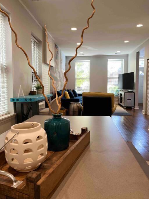 Trendy West Town Flat - 2 Bed / 1.5 Bath W Parking Apartment Chicago Exterior photo