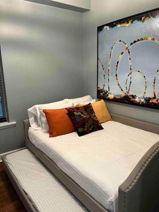Trendy West Town Flat - 2 Bed / 1.5 Bath W Parking Apartment Chicago Exterior photo